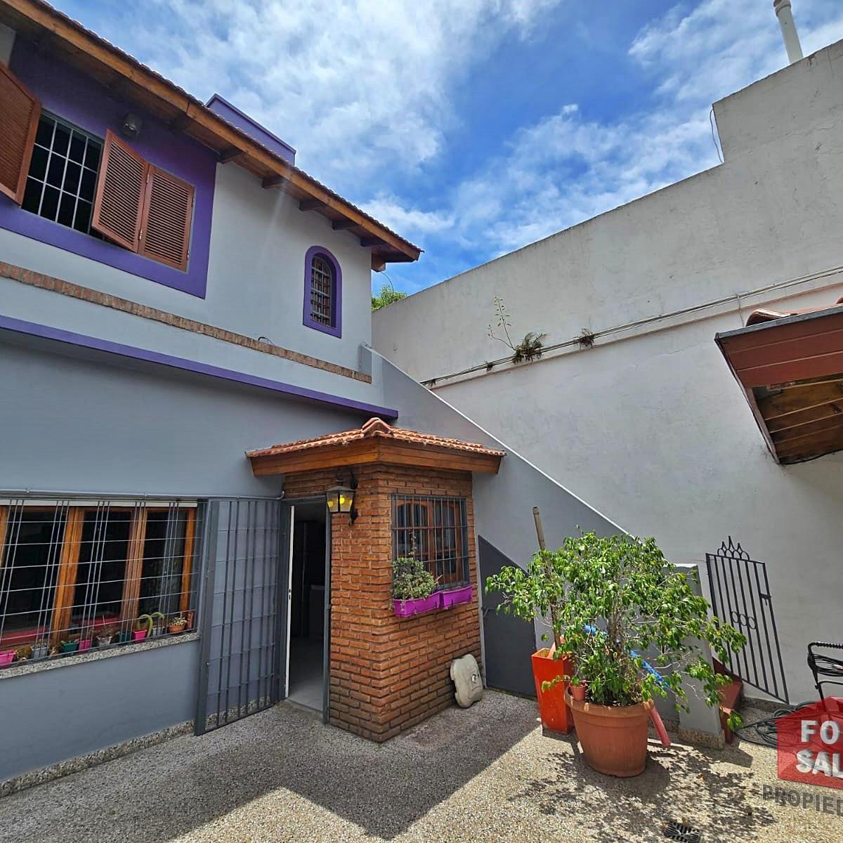 Casa de 4 Ambientes en Lote Propio, con Pileta y Cochera 5