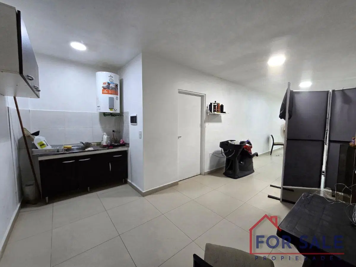 Excelente Local Comercial sobre Av. Álvarez Jonte – Zona Comercial de Monte Castro 5