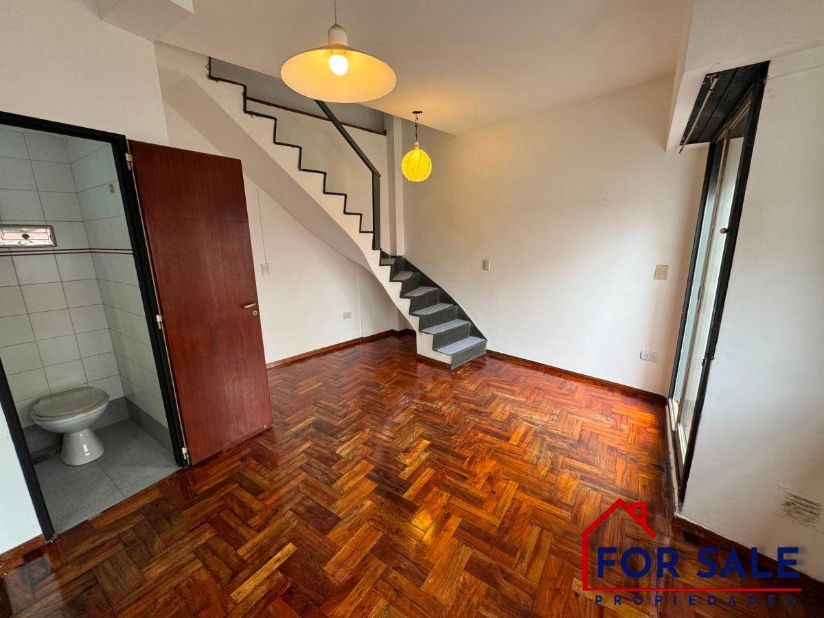 Foto de PH 2 Ambientes en Planta Alta con Balcón – Sin Expensas – Ubicación, imagen 3