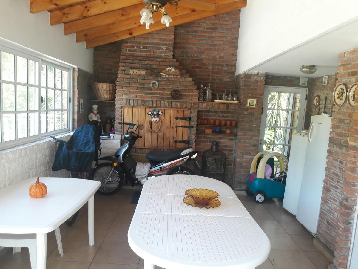 Foto de Pileta - Quincho - Parrilla - Jardin - 3 ambientes - cocina - Cochera, imagen 3