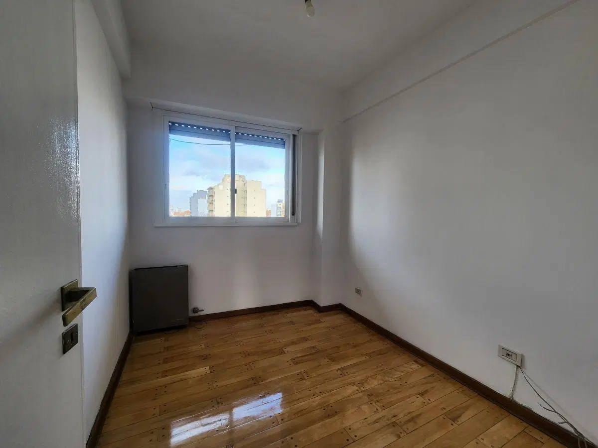 Departamento de 4 ambientes con cochera en venta Floresta 5