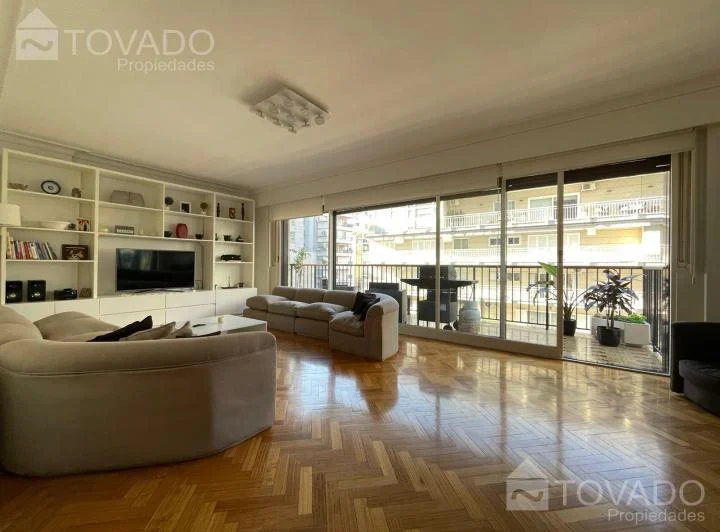 Piso Alto! 4 Ambientes con Cochera en Belgrano! Edificio de Categoría! 2