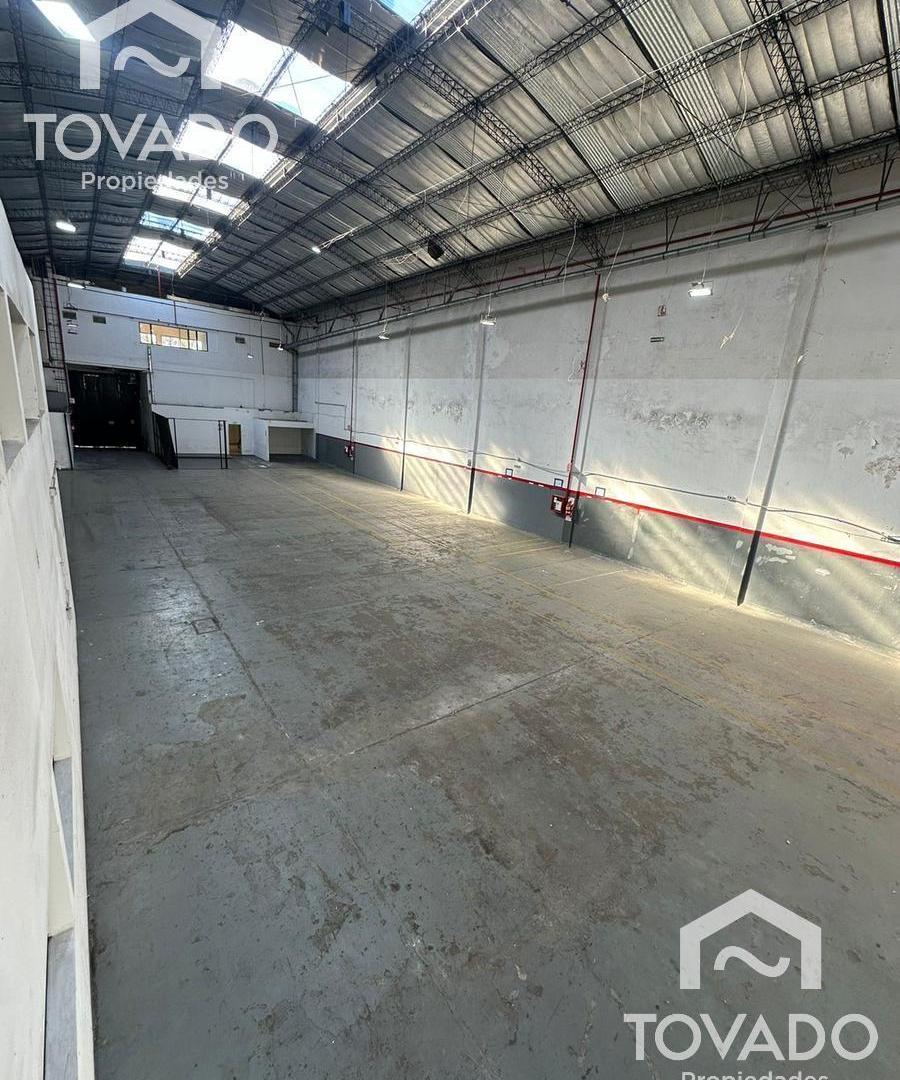 Galpón de 1280m2 en Chacarita! Oficinas y Cocheras!