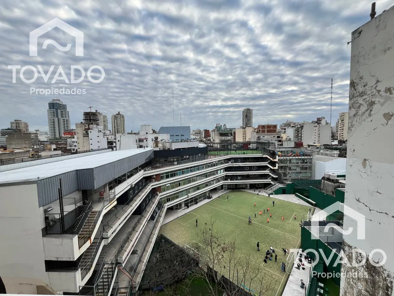 Apto Profesional! Monoambiente en piso alto en Balvanera! 2