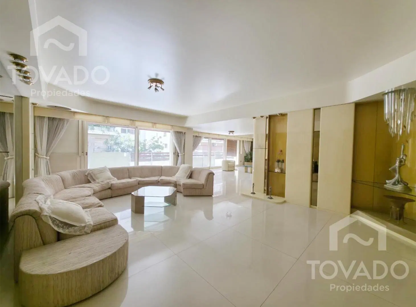 GRAN OPORTUNIDAD! APTO CRÉDITO! Amplio 4 Ambientes de Categoría con doble balcon en Flores! 2
