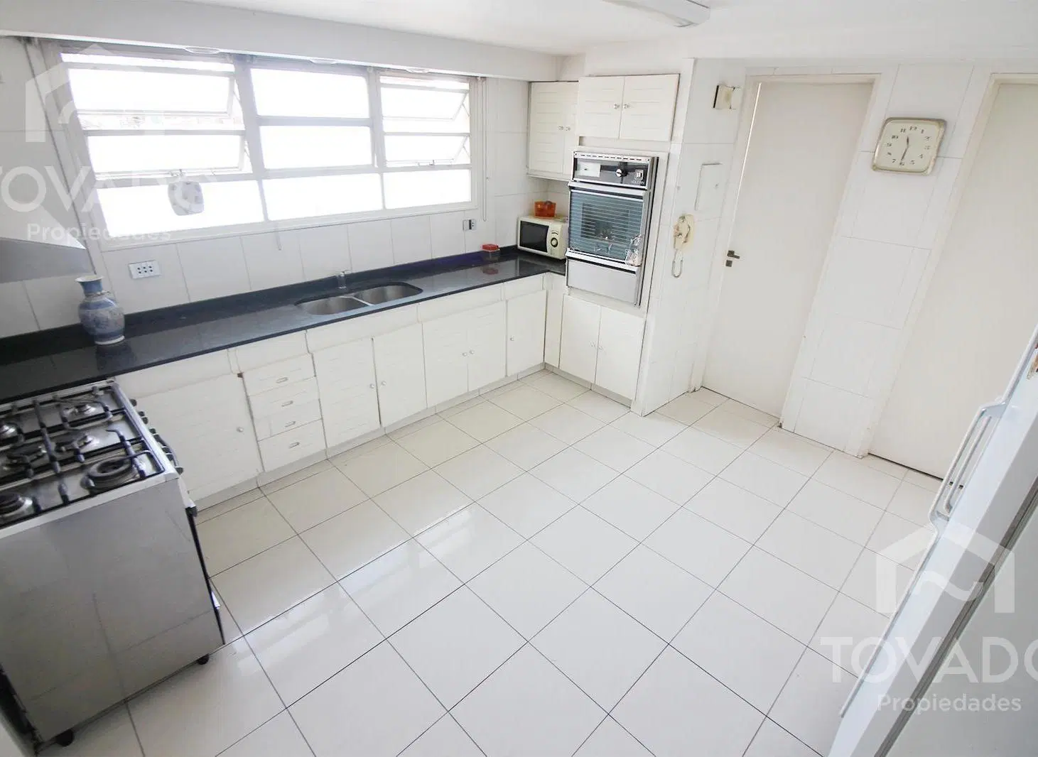 GRAN OPORTUNIDAD! APTO CRÉDITO! Amplio 4 Ambientes de Categoría con doble balcon en Flores! 5