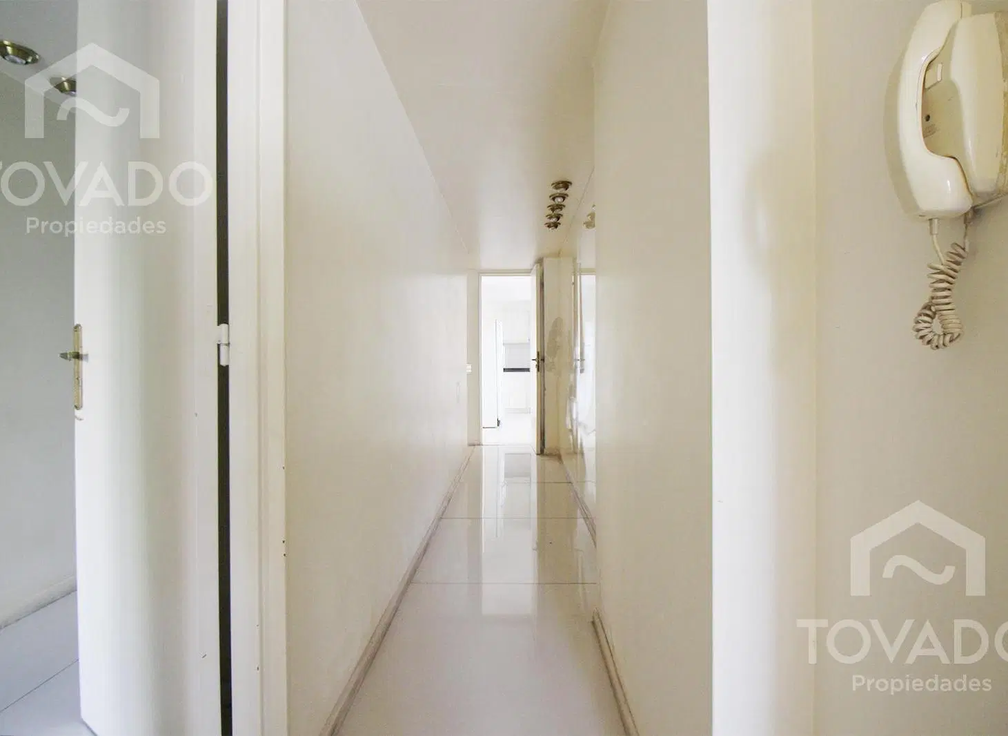 GRAN OPORTUNIDAD! APTO CRÉDITO! Amplio 4 Ambientes de Categoría con doble balcon en Flores! 3