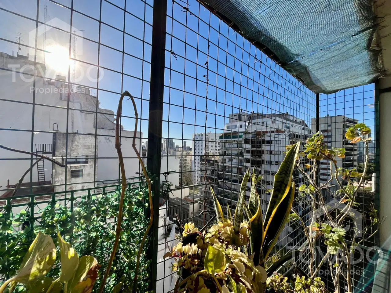 Piso Alto! 3 Ambientes con Cochera y Dependencia en Colegiales! 3