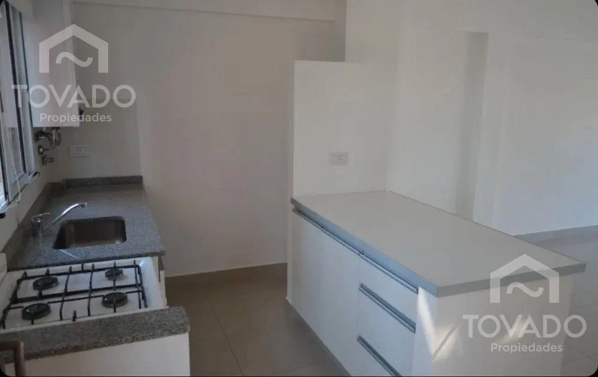 Monoambiente con balcon al frente en Villa Urquiza! 3
