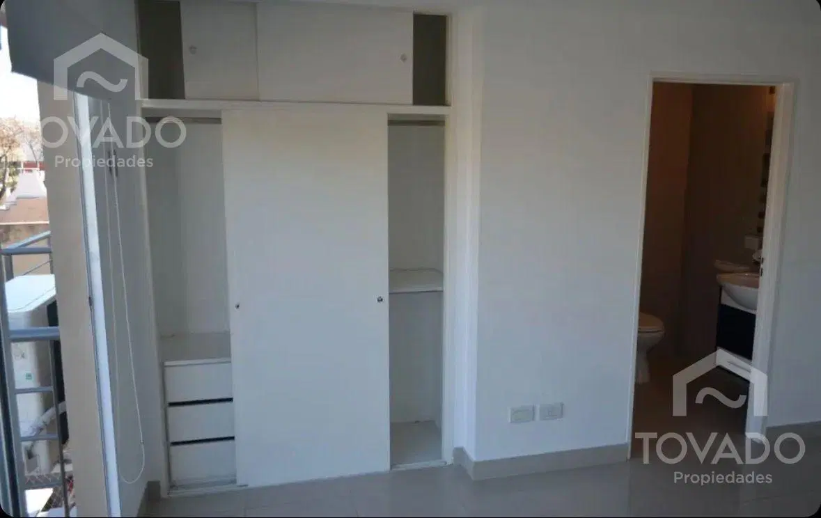 Monoambiente con balcon al frente en Villa Urquiza! 4