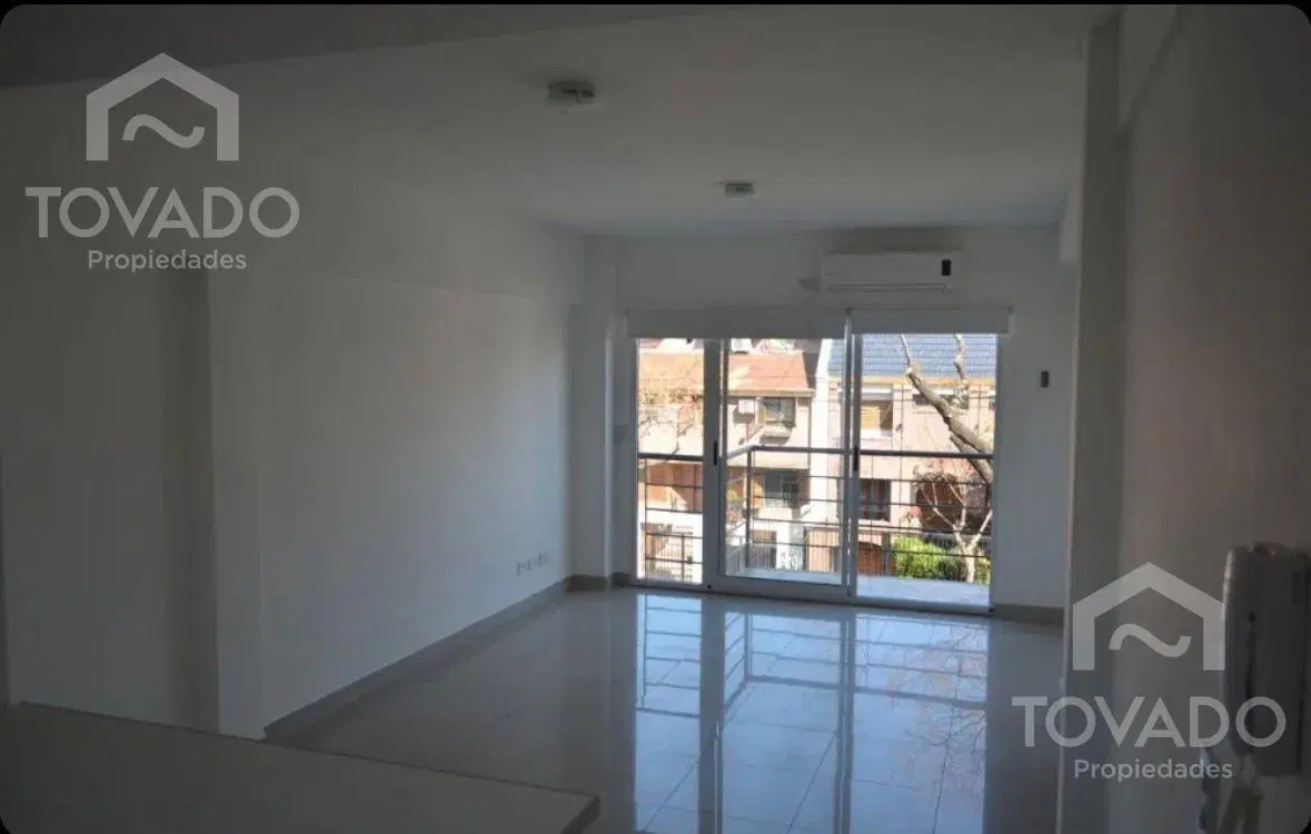 Monoambiente con balcon al frente en Villa Urquiza! 2
