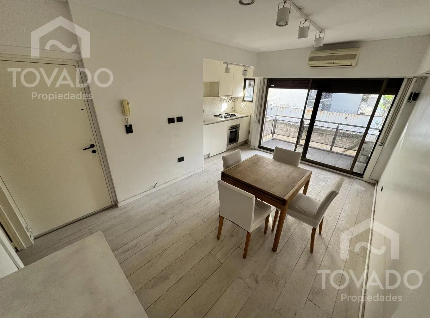 HECHO A NUEVO! 2 Ambientes con balcon en Almagro! 3