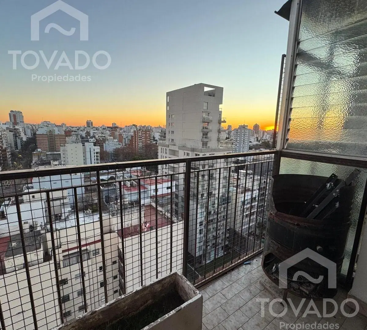 Piso Alto! 2 ambientes con balcon en lo mejor de Núñez! 4
