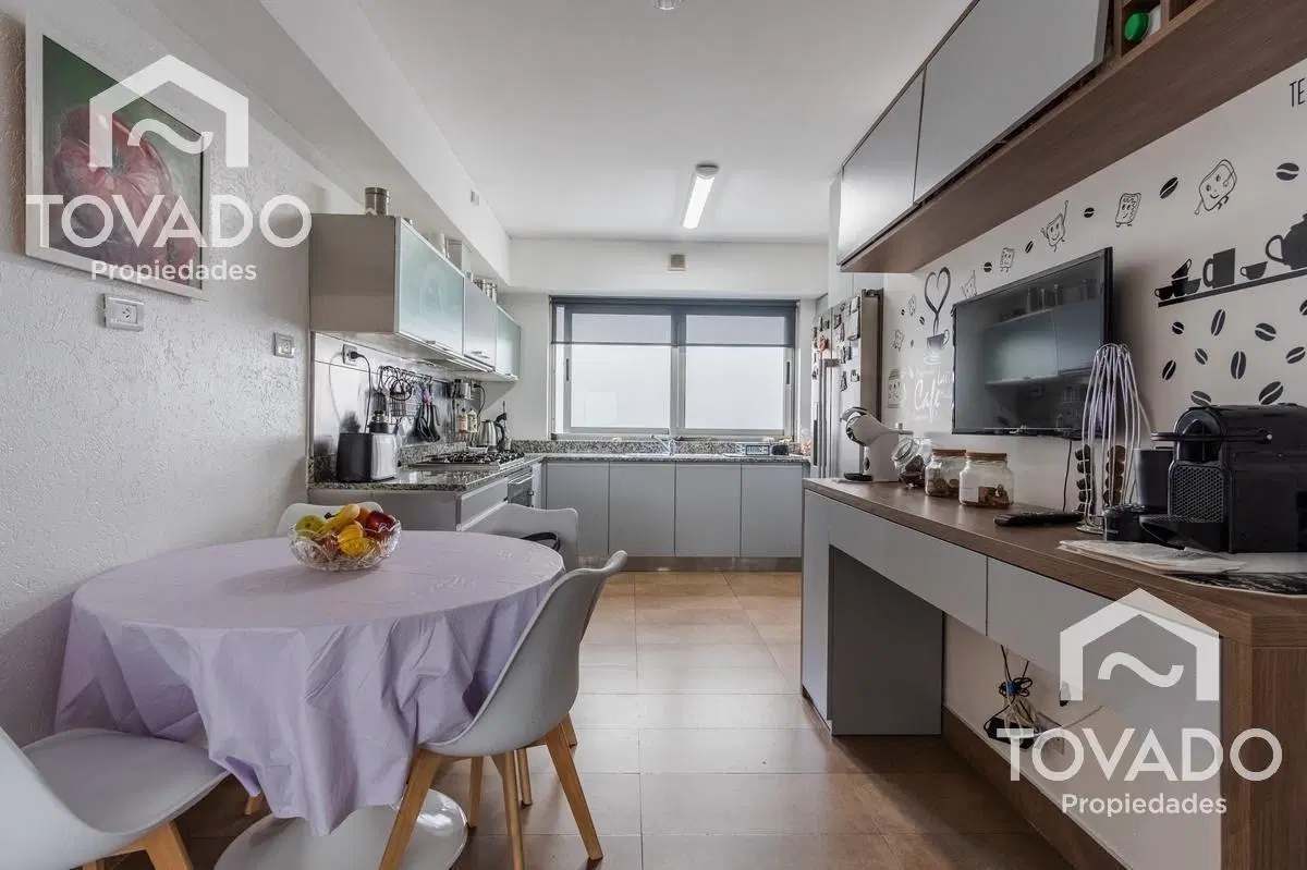 Quartier Libertador! 4 Ambientes con dependencia en piso alto! Cochera doble! 3