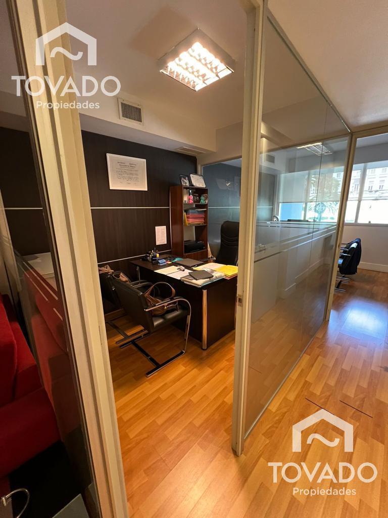 Foto de Oficina en venta en excelente edificio sobre Av. Luis Maria Campos!, imagen 3