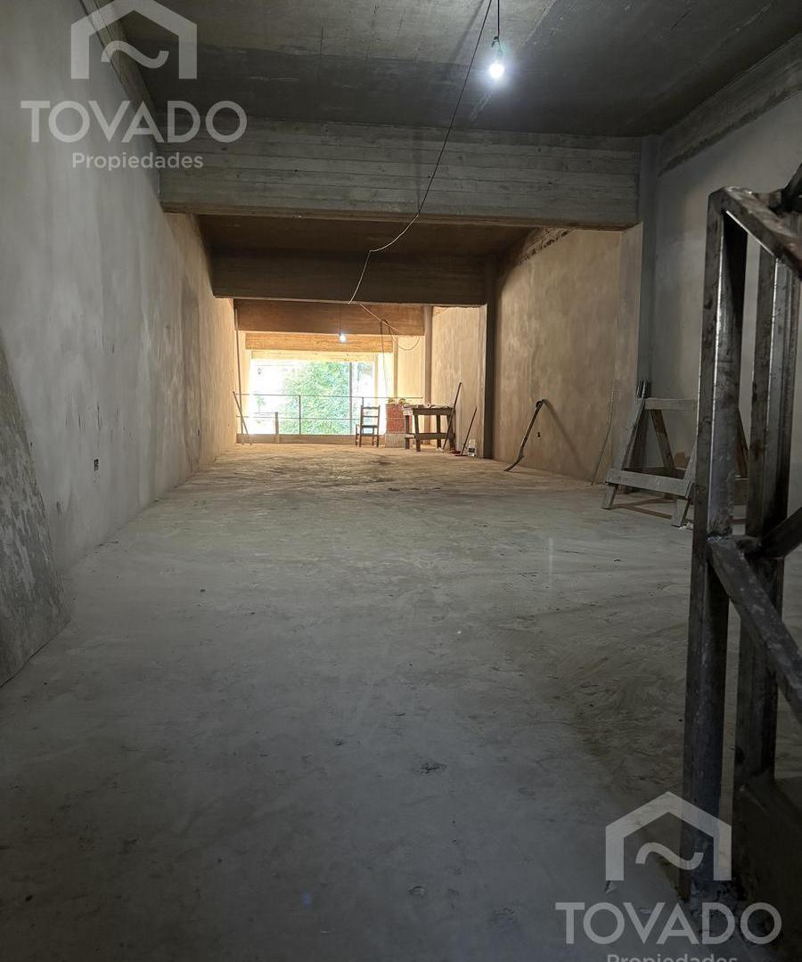 Foto de GRAN OPORTUNIDAD GALPÓN O DEPÓSITO EN FLORES COMERCIAL, imagen 2