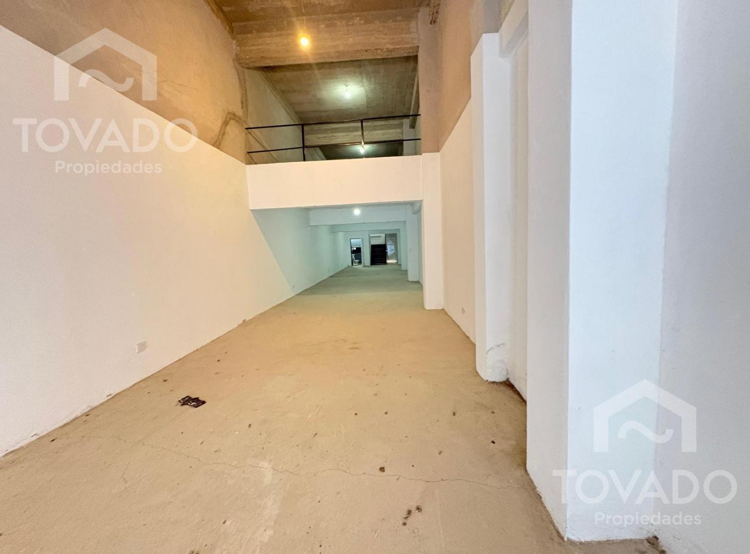Foto de GRAN OPORTUNIDAD GALPÓN O DEPÓSITO EN FLORES COMERCIAL, imagen 2