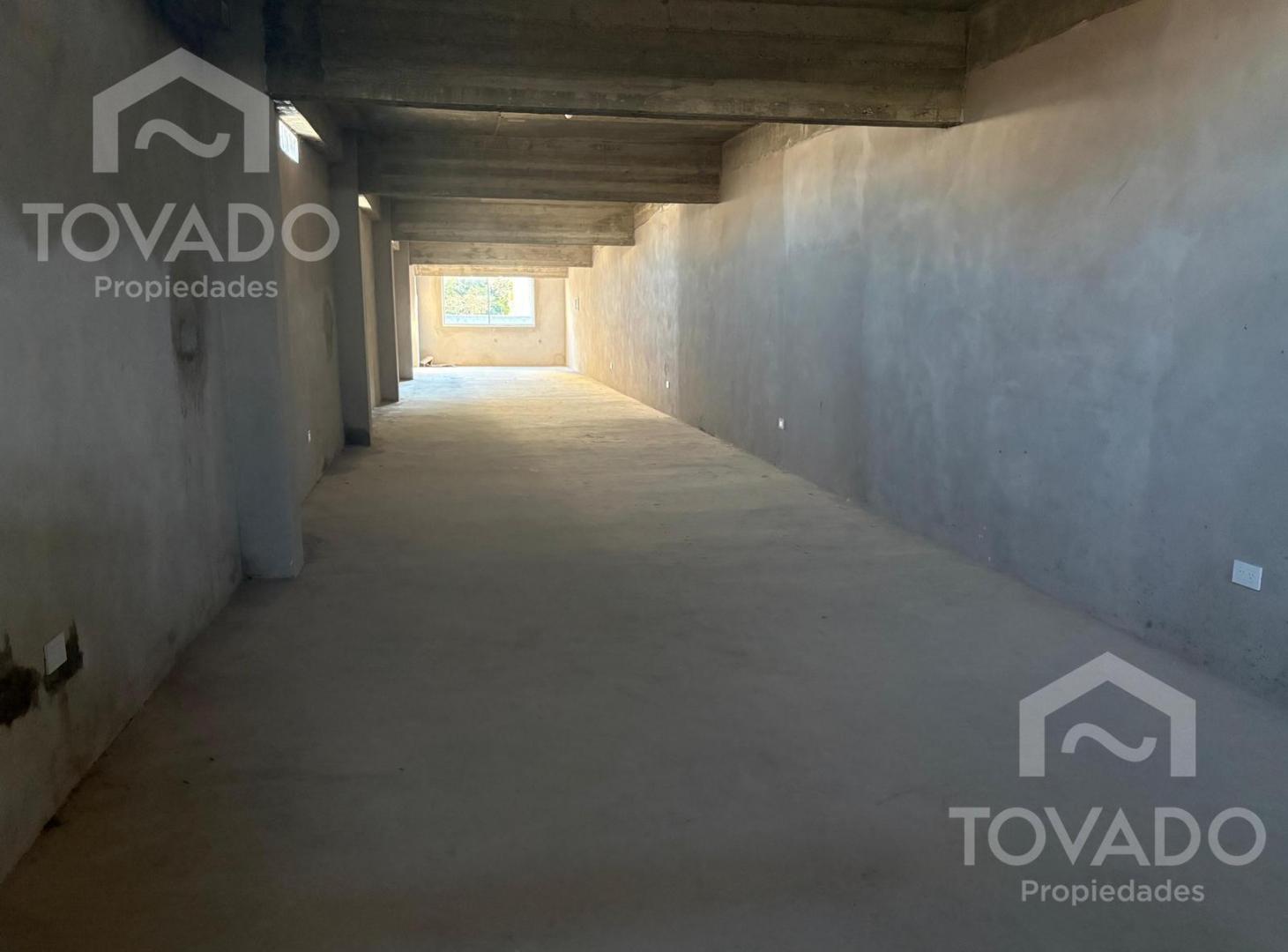 Foto de GRAN OPORTUNIDAD GALPÓN O DEPÓSITO EN FLORES COMERCIAL, imagen 1
