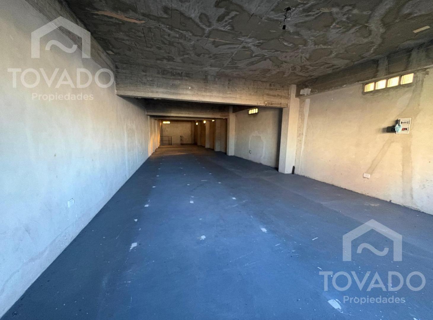 Foto de GRAN OPORTUNIDAD GALPÓN O DEPÓSITO EN FLORES COMERCIAL, imagen 2