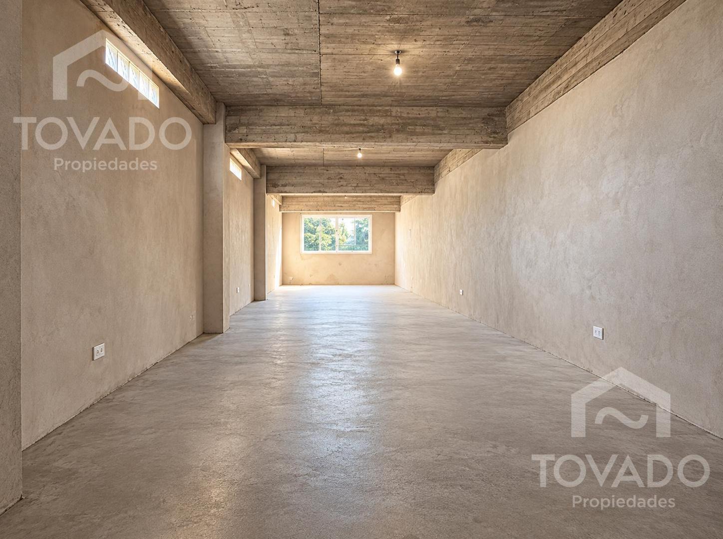 Foto de GRAN OPORTUNIDAD GALPÓN O DEPÓSITO EN FLORES COMERCIAL, imagen 2
