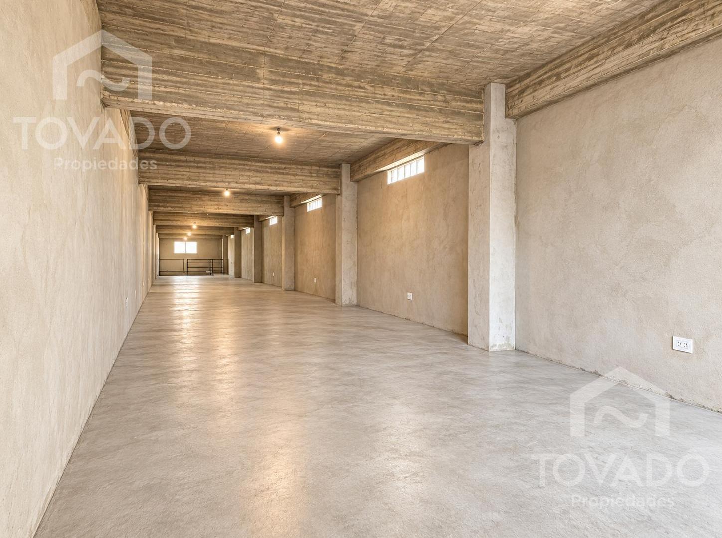 Foto de GRAN OPORTUNIDAD GALPÓN O DEPÓSITO EN FLORES COMERCIAL, imagen 1