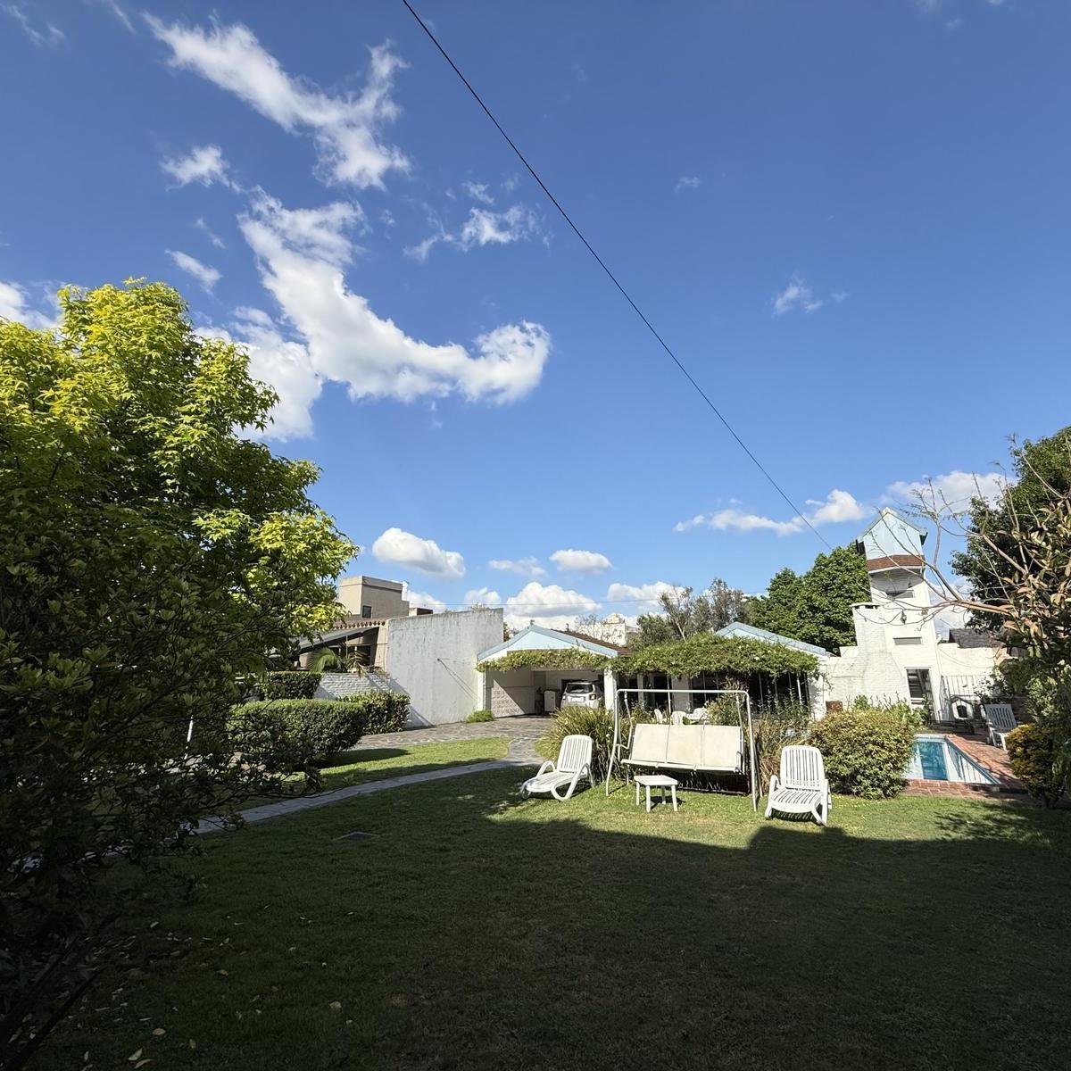 En Venta y Alquiler | Importante Propiedad de Categoria en Moreno Centro con Amplio Parque, Piscina 2