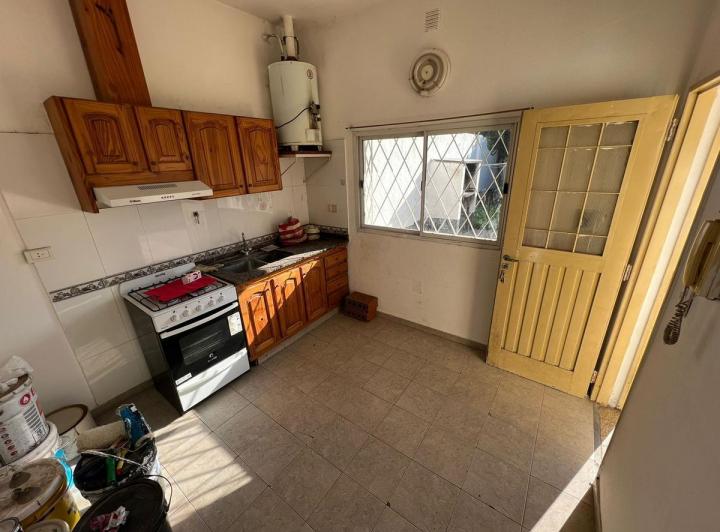 En Alquiler | Hermosa Propiedad en Moreno Centro con 2 Dormitorios, Parque y Entrada de Auto 2