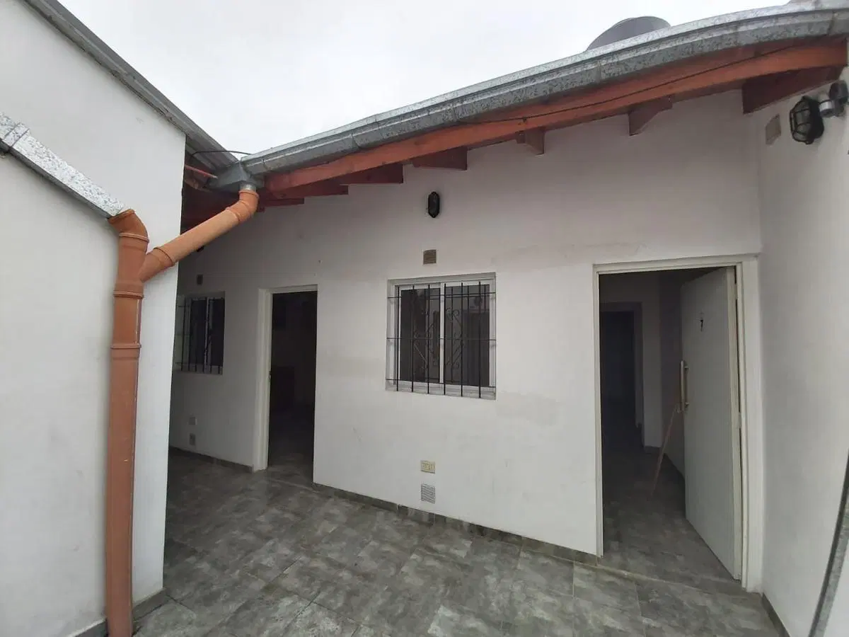 En Alquiler! ULTIMO Departamento Disponible en Complejo en Moreno Lado Norte | Sobre calle Alsina e/ 3