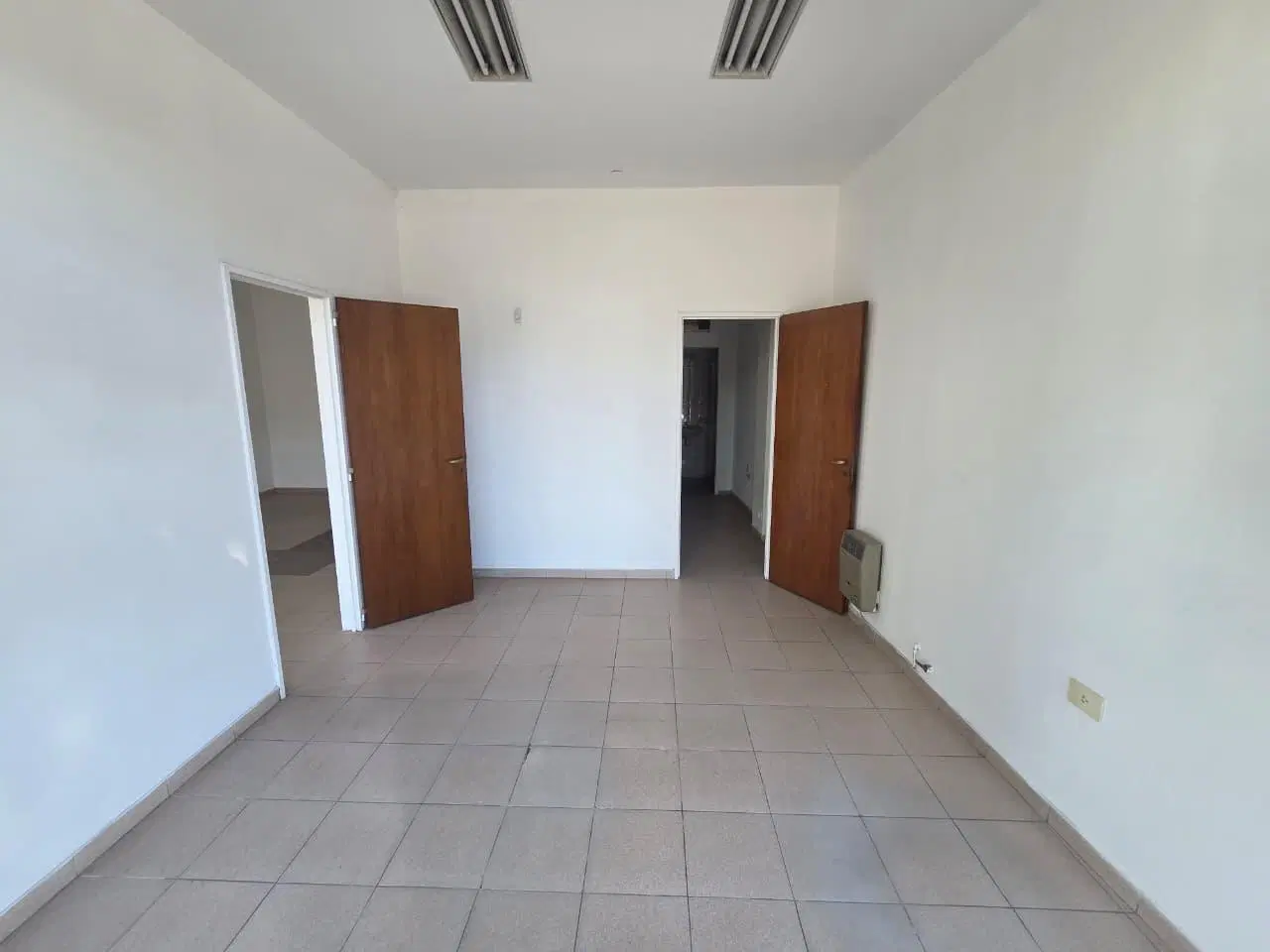 En Alquiler | 2 Locales en Moreno Centro (Lado Norte) - Sobre calle Belgrano a metros de la Comisari 4