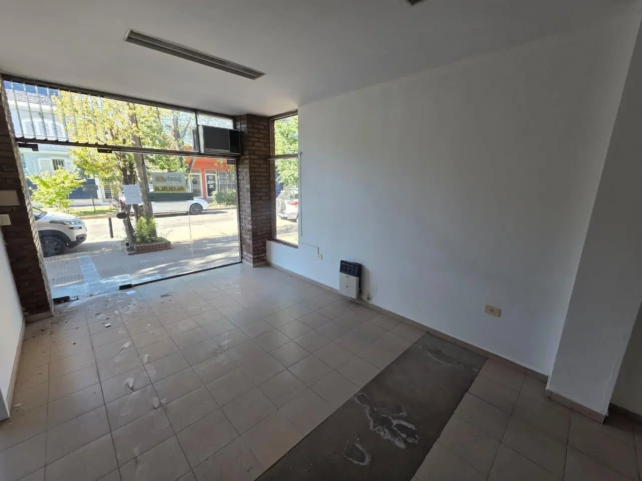 En Alquiler | 2 Locales en Moreno Centro (Lado Norte) - Sobre calle Belgrano a metros de la Comisari 5