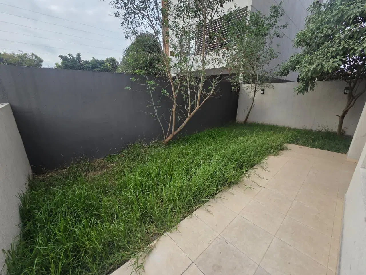 En Alquiler | Departamento en Planta Baja - 2 Ambientes con Parque Privado - Edificio Esquina Pagano 4