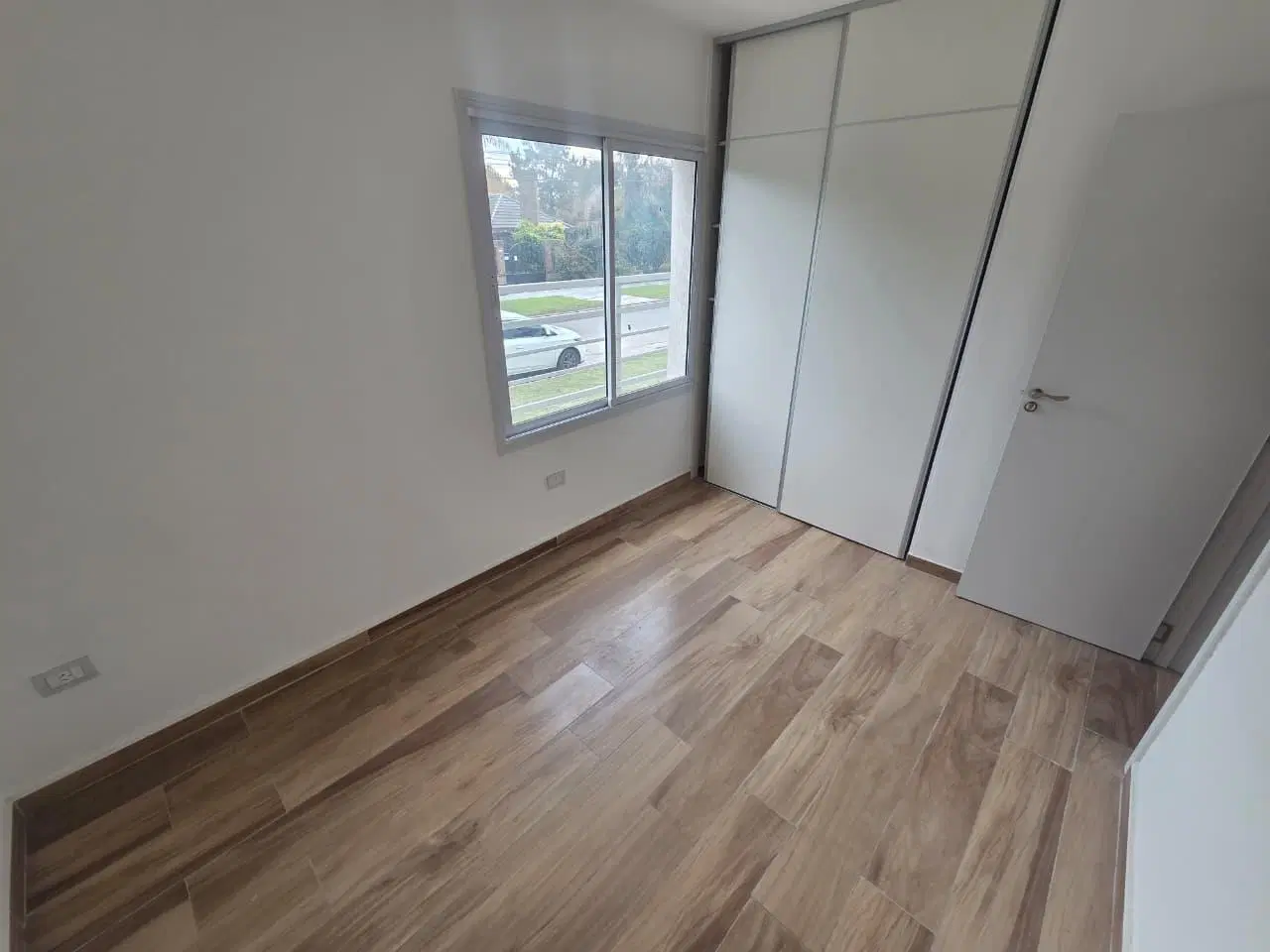 En Alquiler | Departamento en Planta Baja - 2 Ambientes con Parque Privado - Edificio Esquina Pagano 5