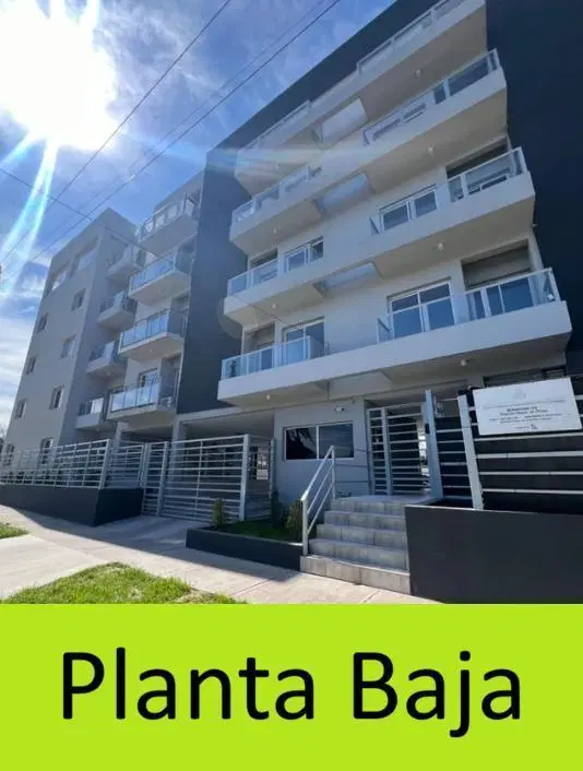 En Alquiler | Departamento en Planta Baja - 2 Ambientes con Parque Privado - Edificio Esquina Pagano 3
