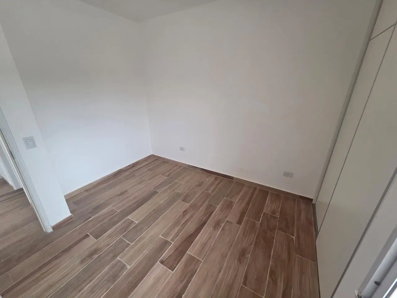 En Alquiler | Departamento en 2do Piso - 2 Ambientes con Balcon - Edificio Esquina Pagano 4