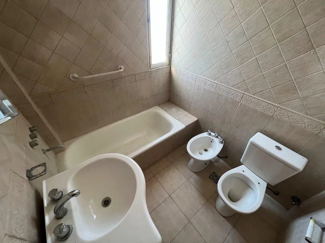 En Venta | Excelente Departamento de 2 Ambientes en Pleno Centro de Moreno (Lado Norte) - Sobre Av. 4
