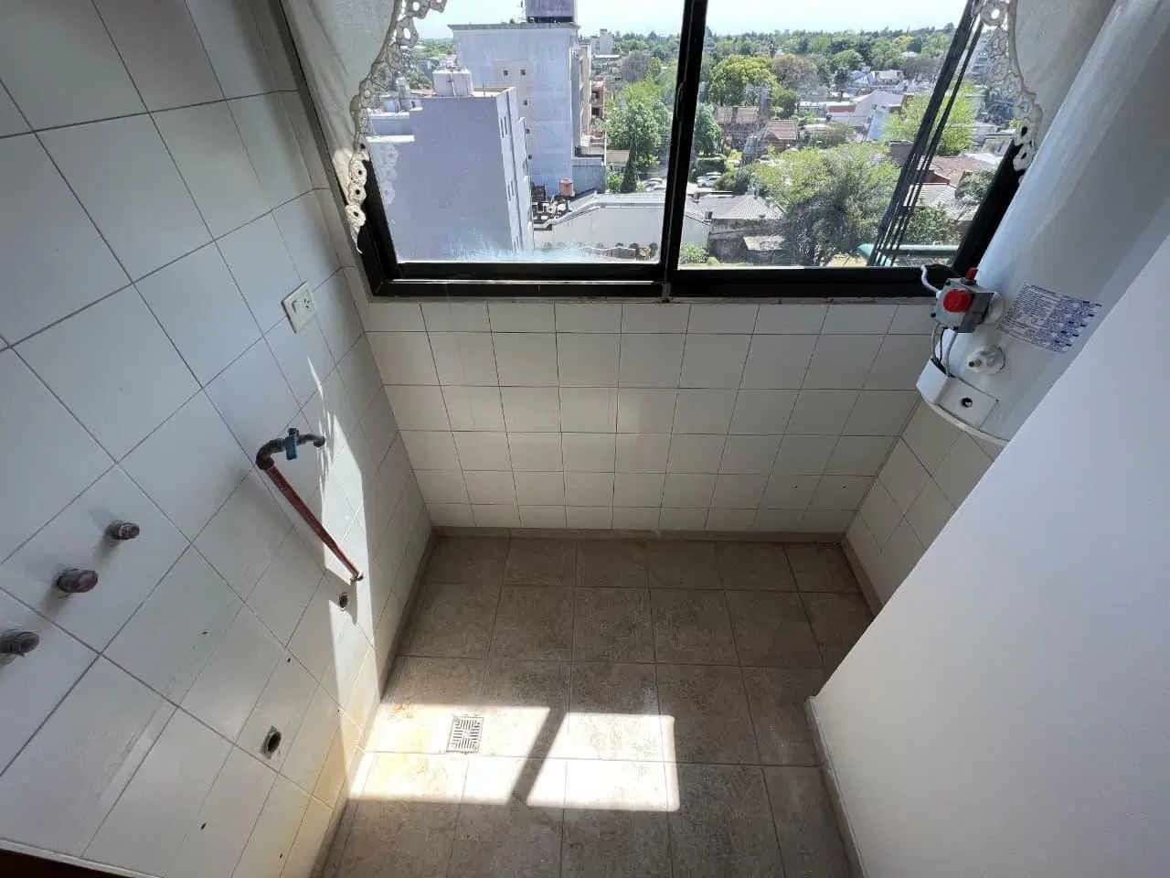 En Venta | Excelente Departamento de 2 Ambientes en Pleno Centro de Moreno (Lado Norte) - Sobre Av. 5