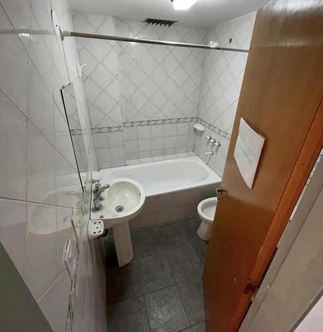 En Alquiler | Importante Planta Alta en Alquiler - 6 Oficinas, Amplia Recepcion y 4 Baños | Moreno C 4
