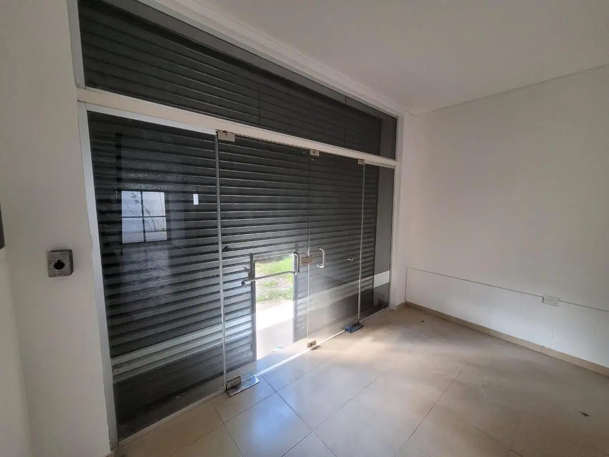 En Alquiler | Hermoso Local de 2 Pisos en Moreno Centro - Sobre Rosset (Ex Independencia) y Av. Vic 8
