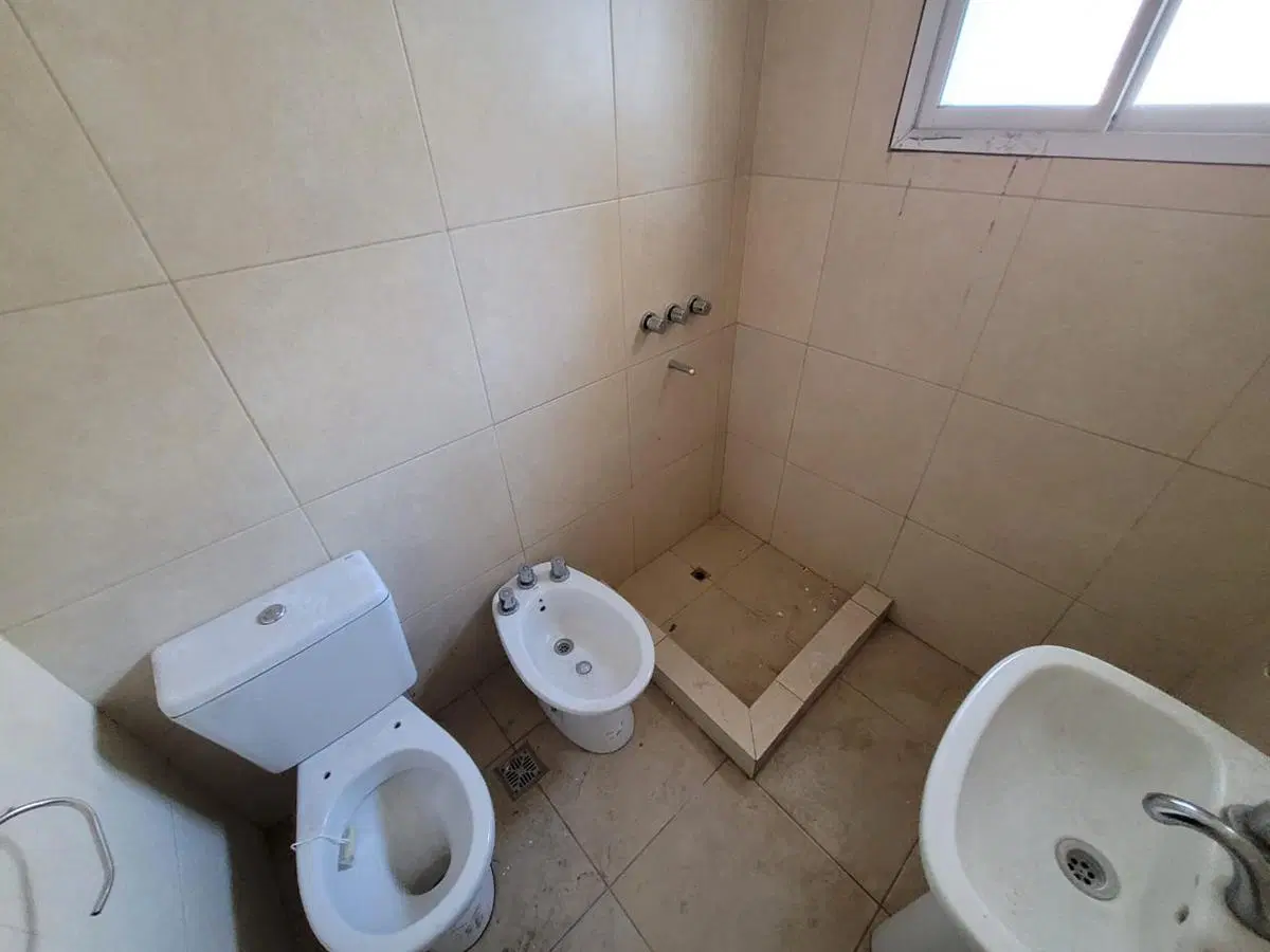 En Alquiler | Hermoso Local de 2 Pisos en Moreno Centro - Sobre Rosset (Ex Independencia) y Av. Vic 5