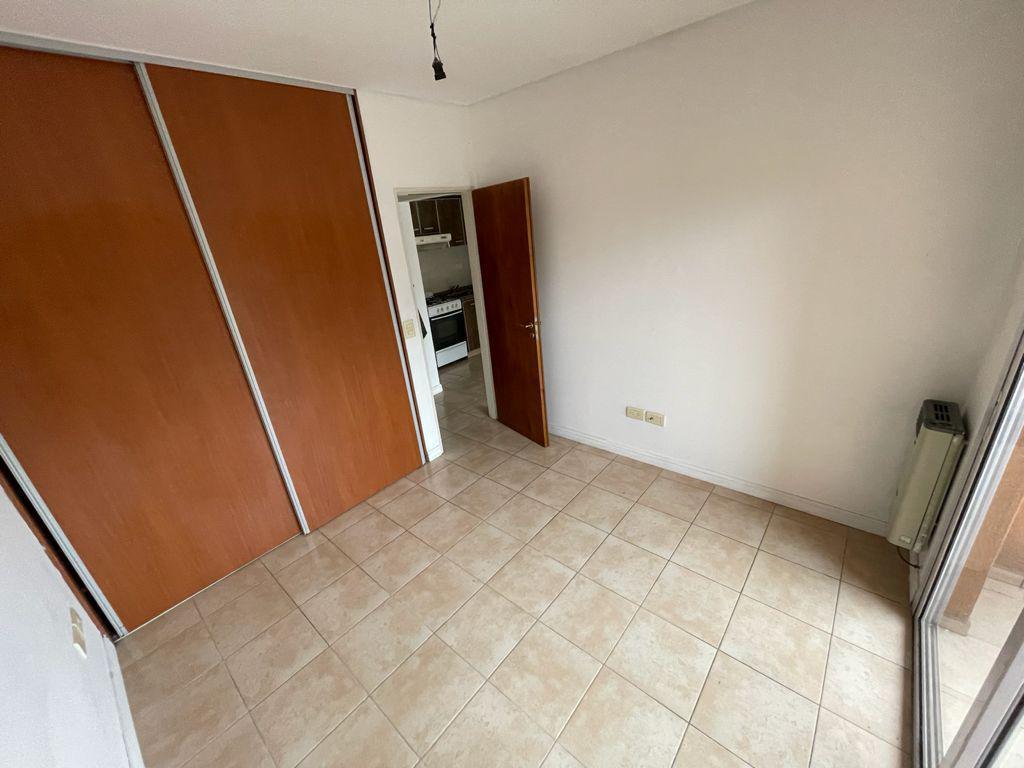 Foto de En Alquiler | Importante Departamento 2 Ambientes en Moreno Centro Lado Sur | sobre Calle Alem, esqu, imagen 4