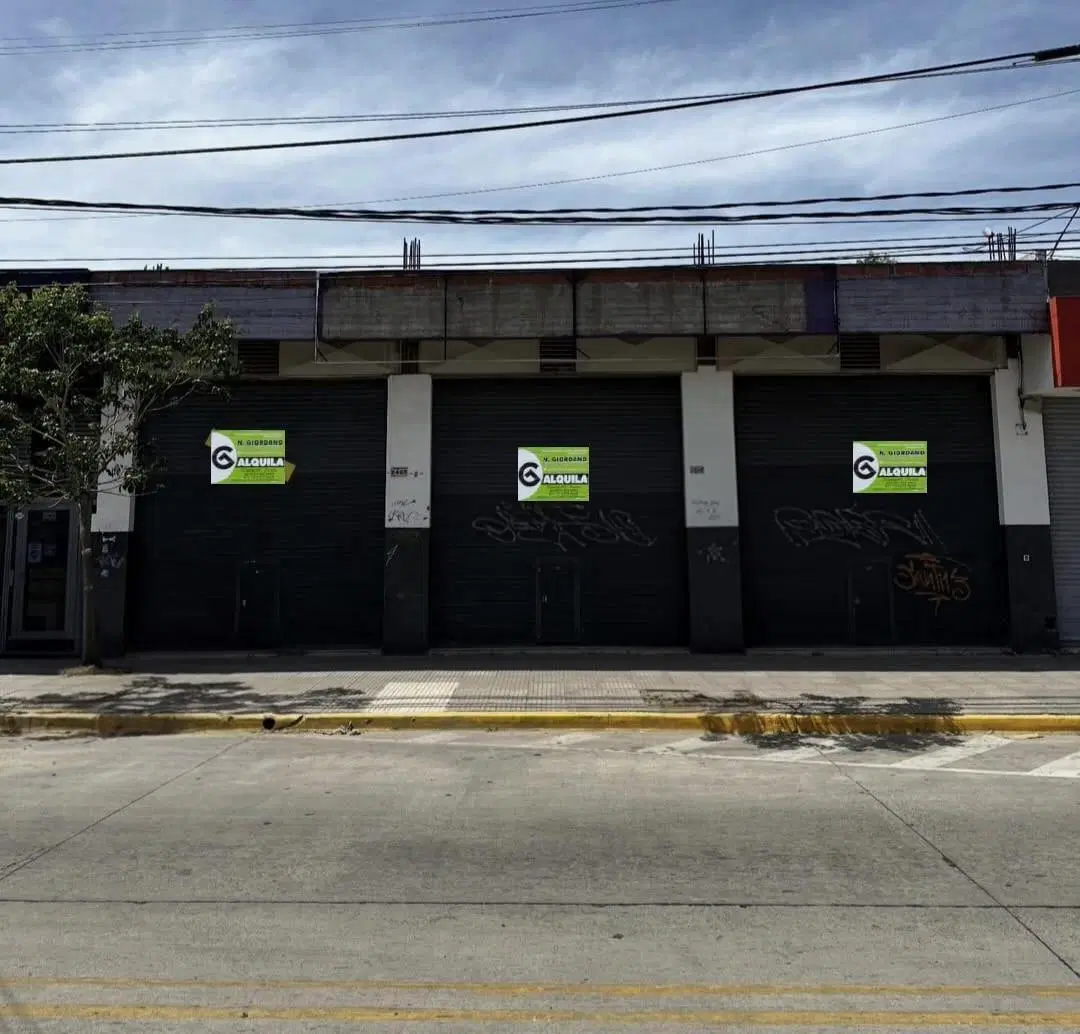 En Alquiler | Importante Local de 240m2 en Pleno Centro de Moreno (Lado Norte) - Sobre Av. Bartolome 4
