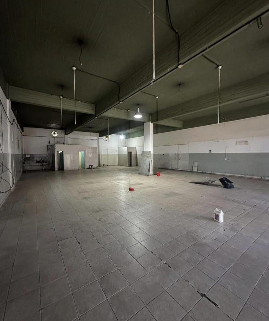 Foto de En Alquiler | Importante Local de 240m2 en Pleno Centro de Moreno (Lado, imagen 2