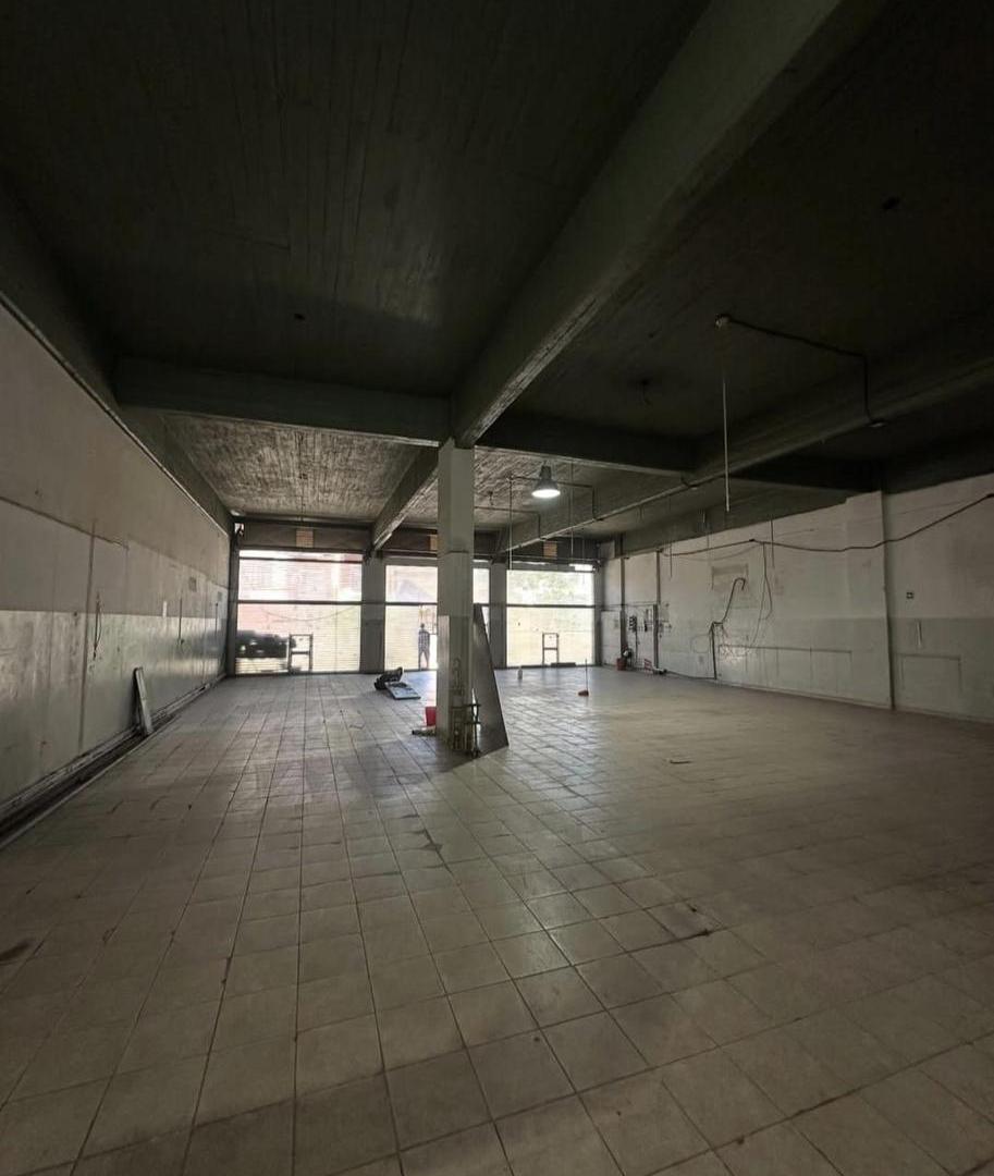 Foto de En Alquiler | Importante Local de 240m2 en Pleno Centro de Moreno (Lado, imagen 5