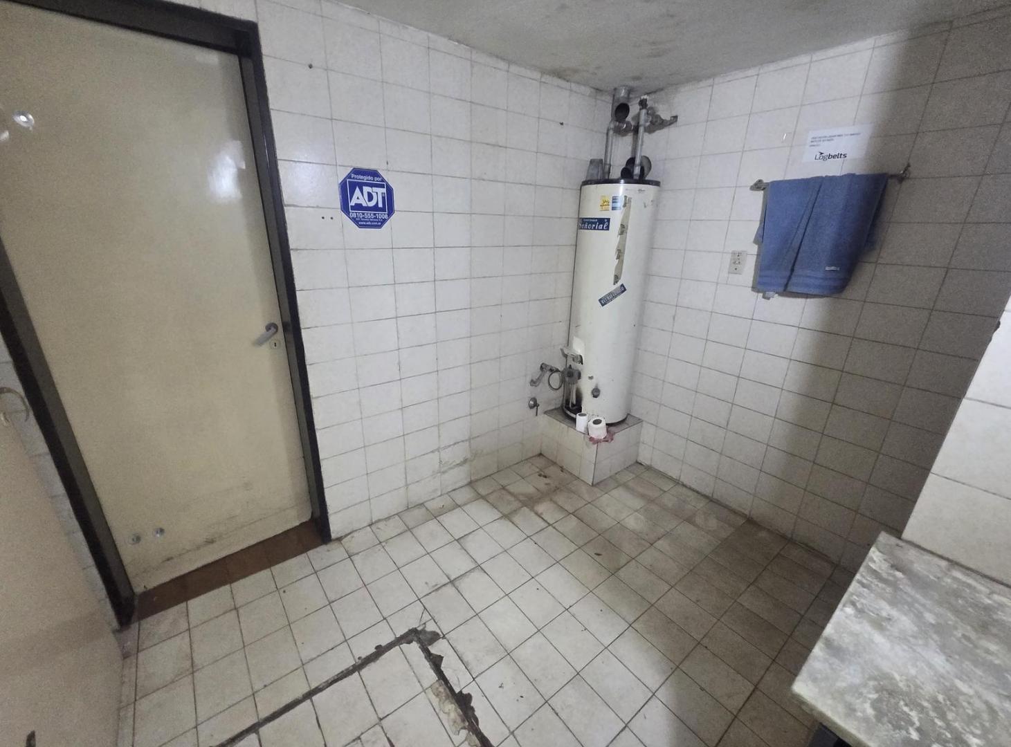 Foto de En Alquiler | Importante Galpón en Pleno Centro de Moreno con Oficinas, imagen 5