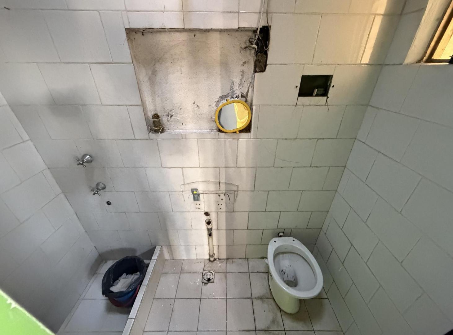 Foto de En Alquiler | Importante Galpón con Oficinas a refaccionar en Moreno, imagen 3