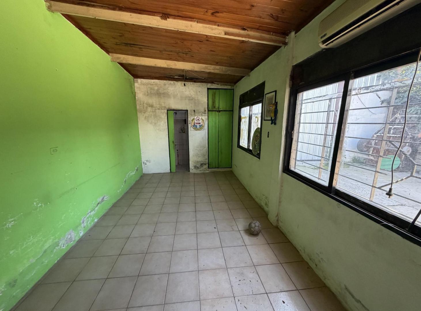 Foto de En Alquiler | Importante Galpón con Oficinas a refaccionar en Moreno, imagen 2