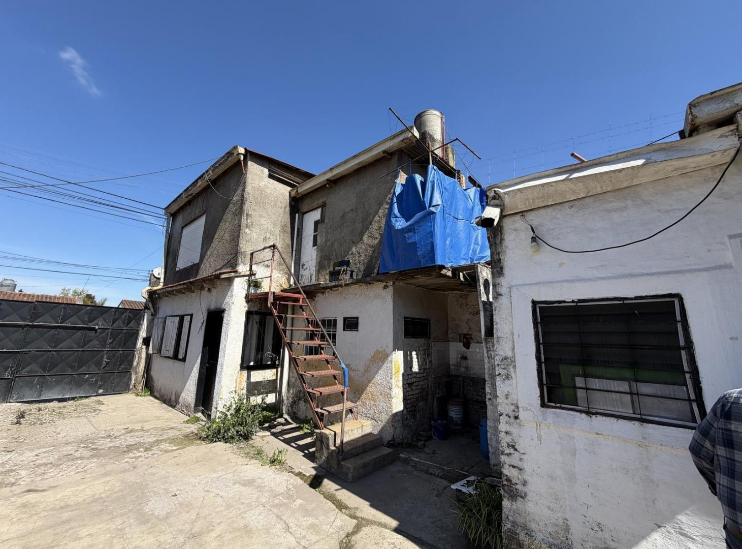 Foto de En Alquiler | Importante Galpón con Oficinas a refaccionar en Moreno, imagen 4