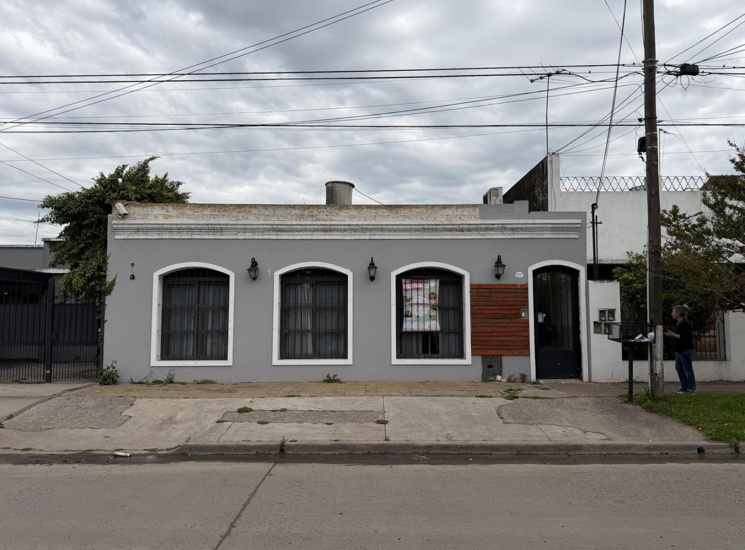 Foto de En Venta | Excelente Local Comercial con Amplio Salón, 3 Baños, Cocina, imagen 2