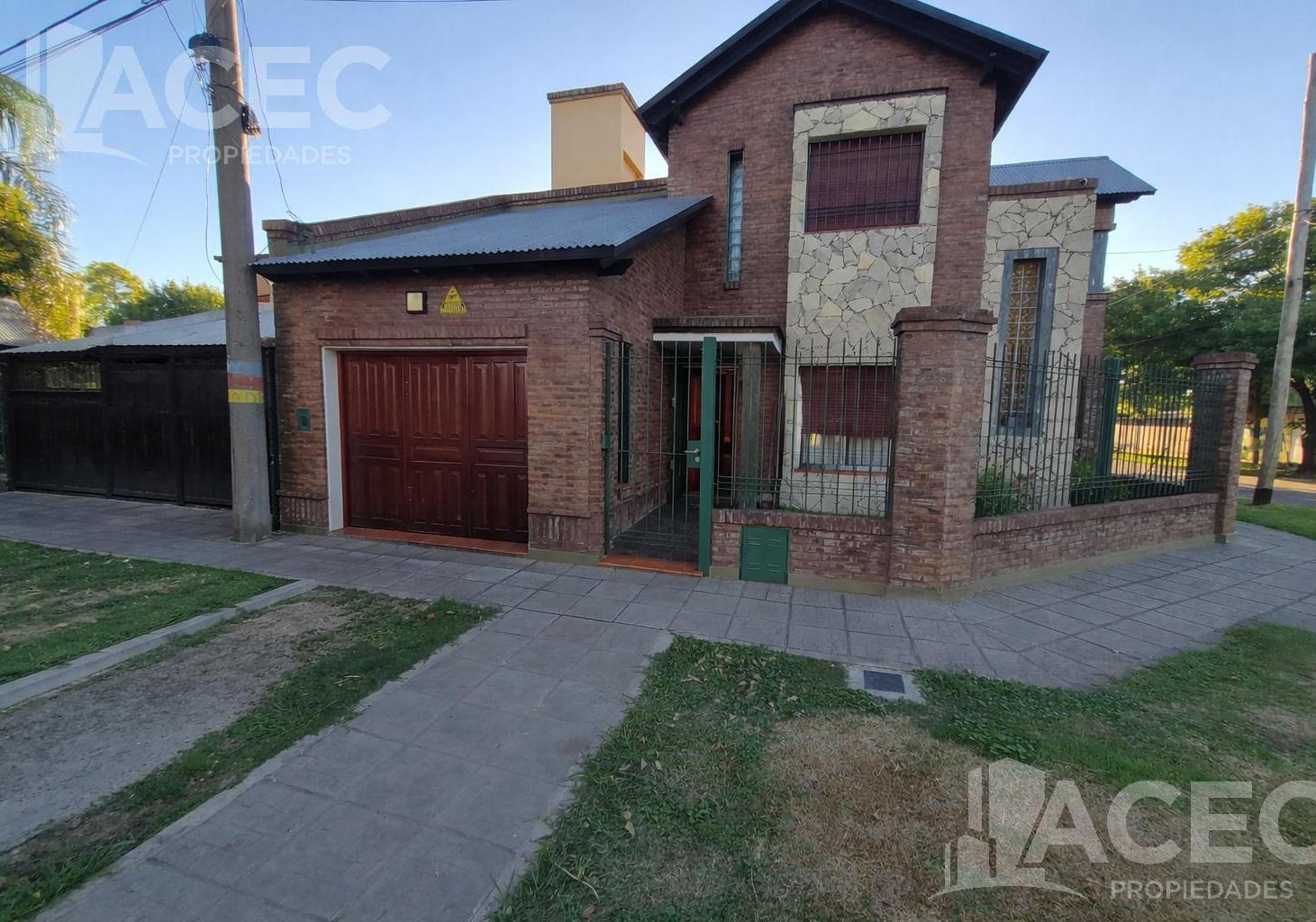Venta - Casa 2 dormitorios- 2 cocheras - piscina- barrio Fisherton