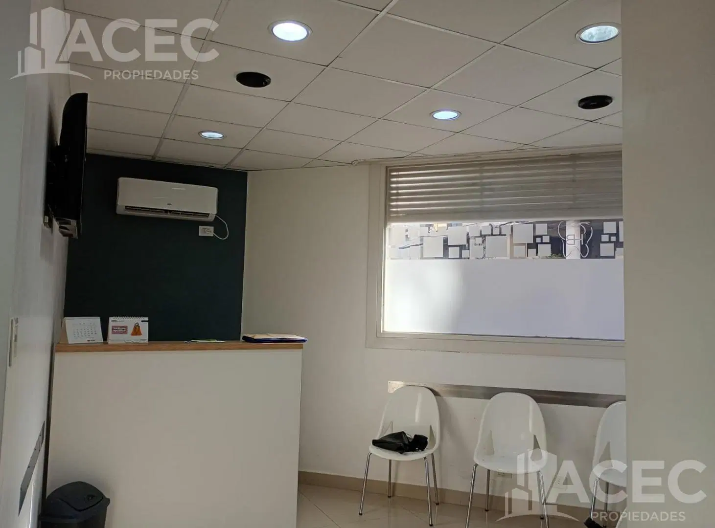 Venta Oficina en esquina uso profesional/consultorios - zona Centro 3